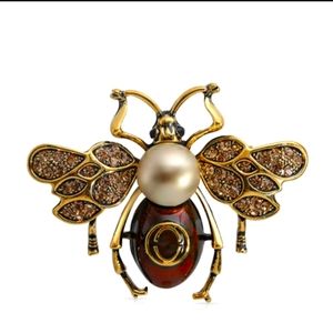 Brooch (Brown)